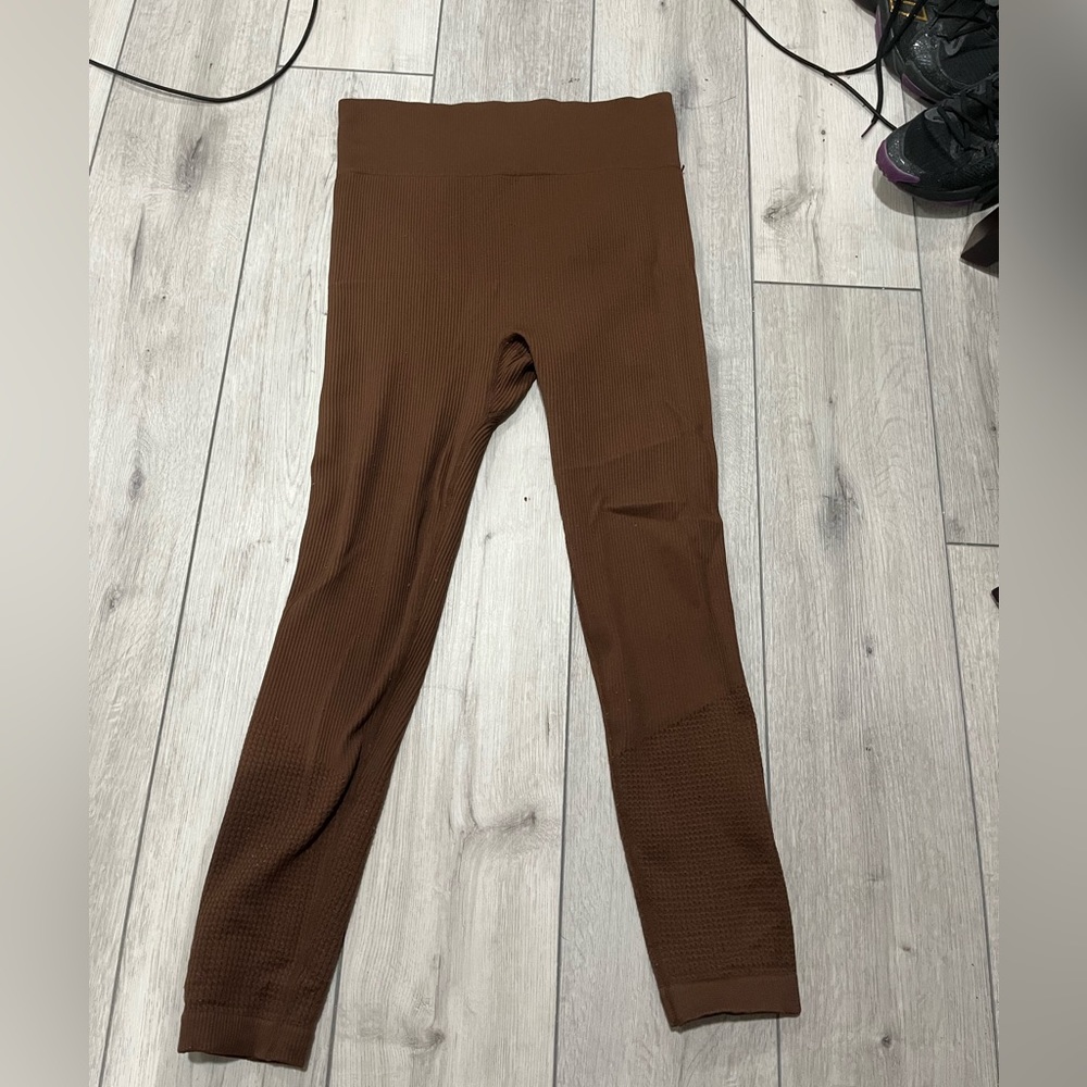 Maurice’s brown ribbed leggings. XL.